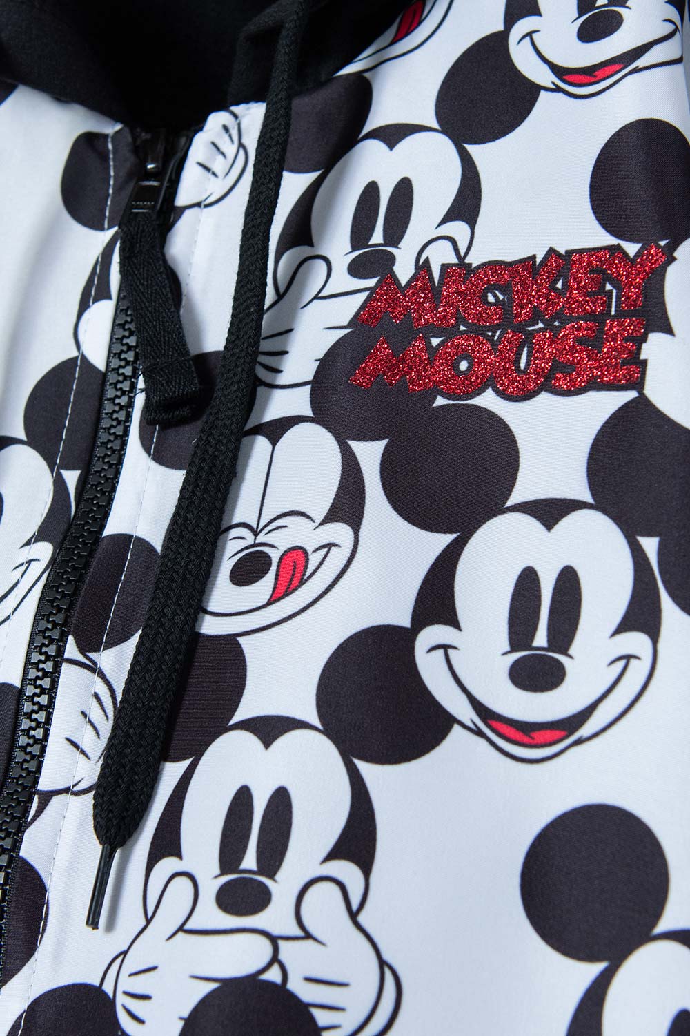 BUZO DE  MICKEY MOUSE CON CAPUCHA NEGRO, BLANCO Y ROJO PARA NIÑA