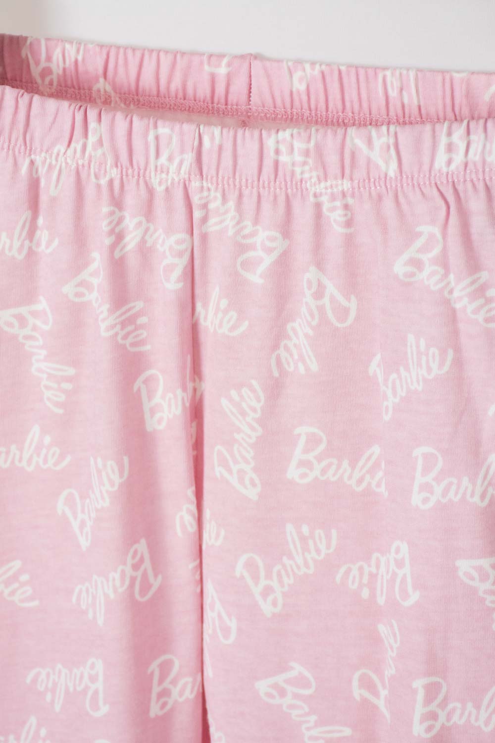 PIJAMA DE BARBIE DE PANTALÓN LARGO MULTICOLOR PARA NIÑA