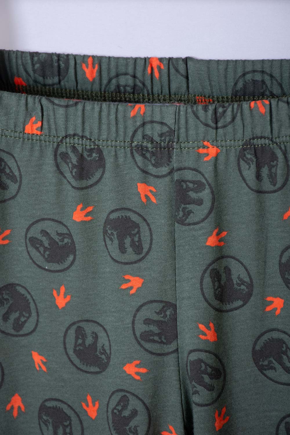 PIJAMA DE JURASSIC WORLD CON PANTALÓN LARGO VERDE PARA NIÑO