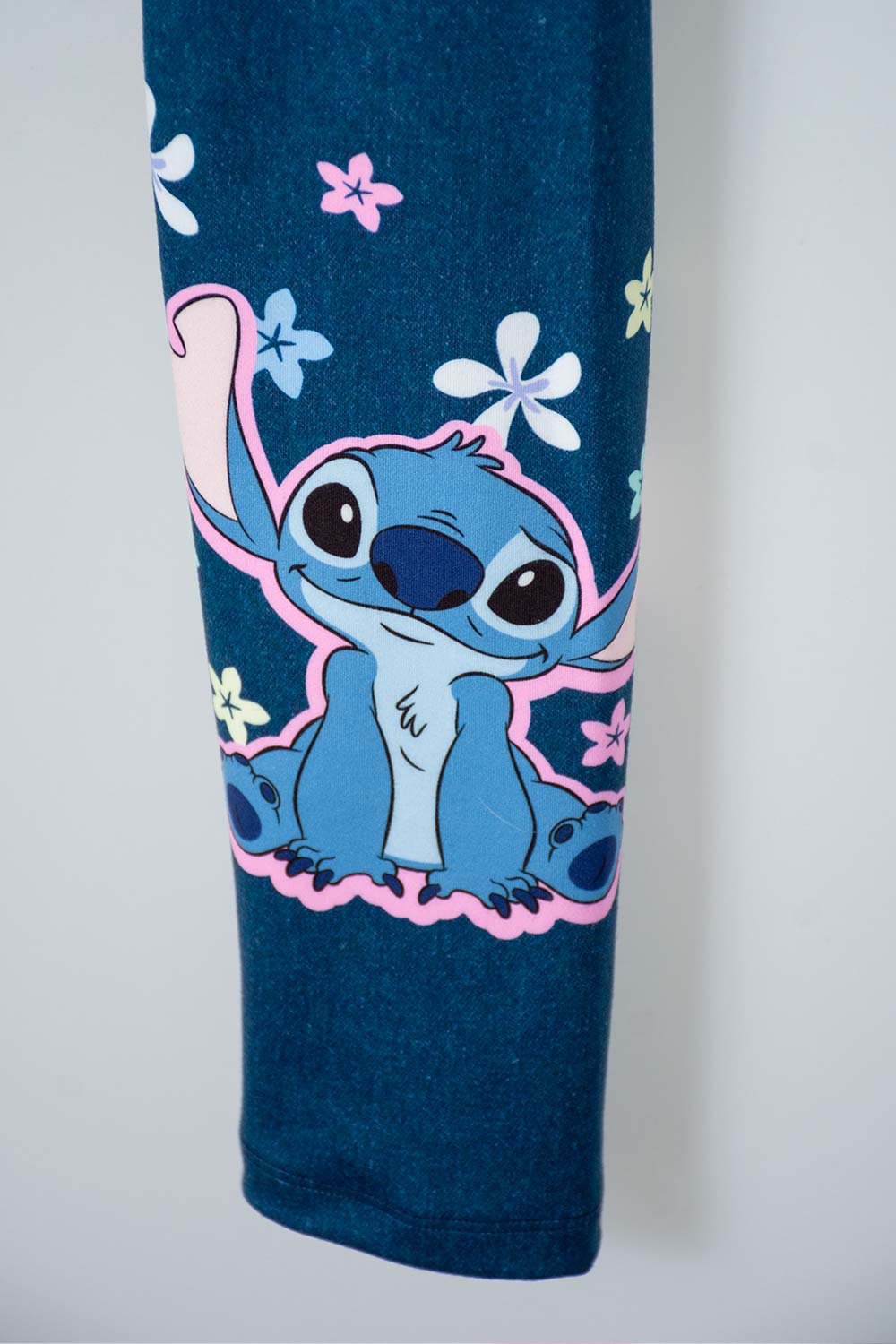 CONJUNTO DE STITCH MULTICOLOR CON PANTALÓN LARGO PARA NIÑA