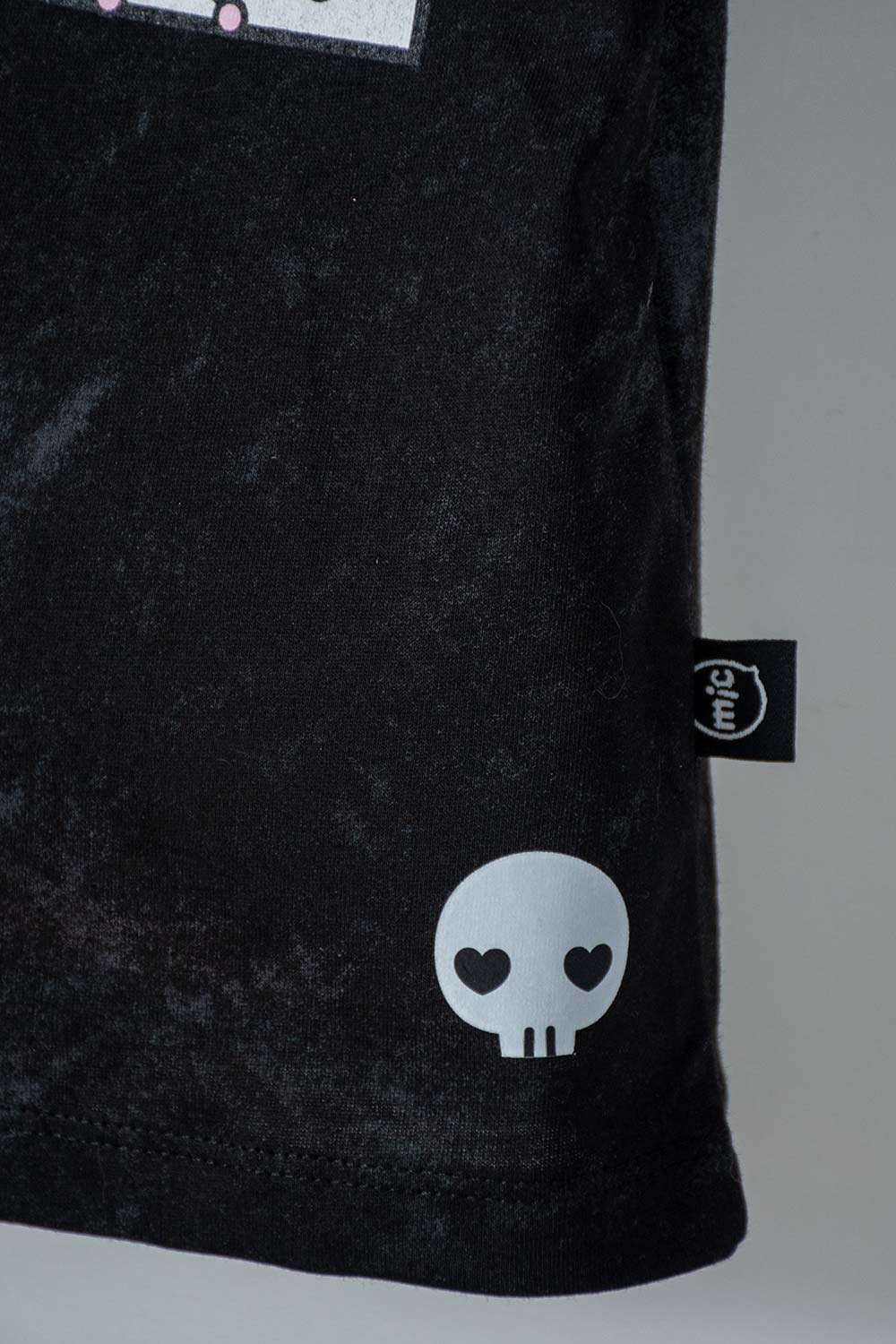 CAMISETA DE KUROMI GRIS MANGA CORTA PARA NIÑA