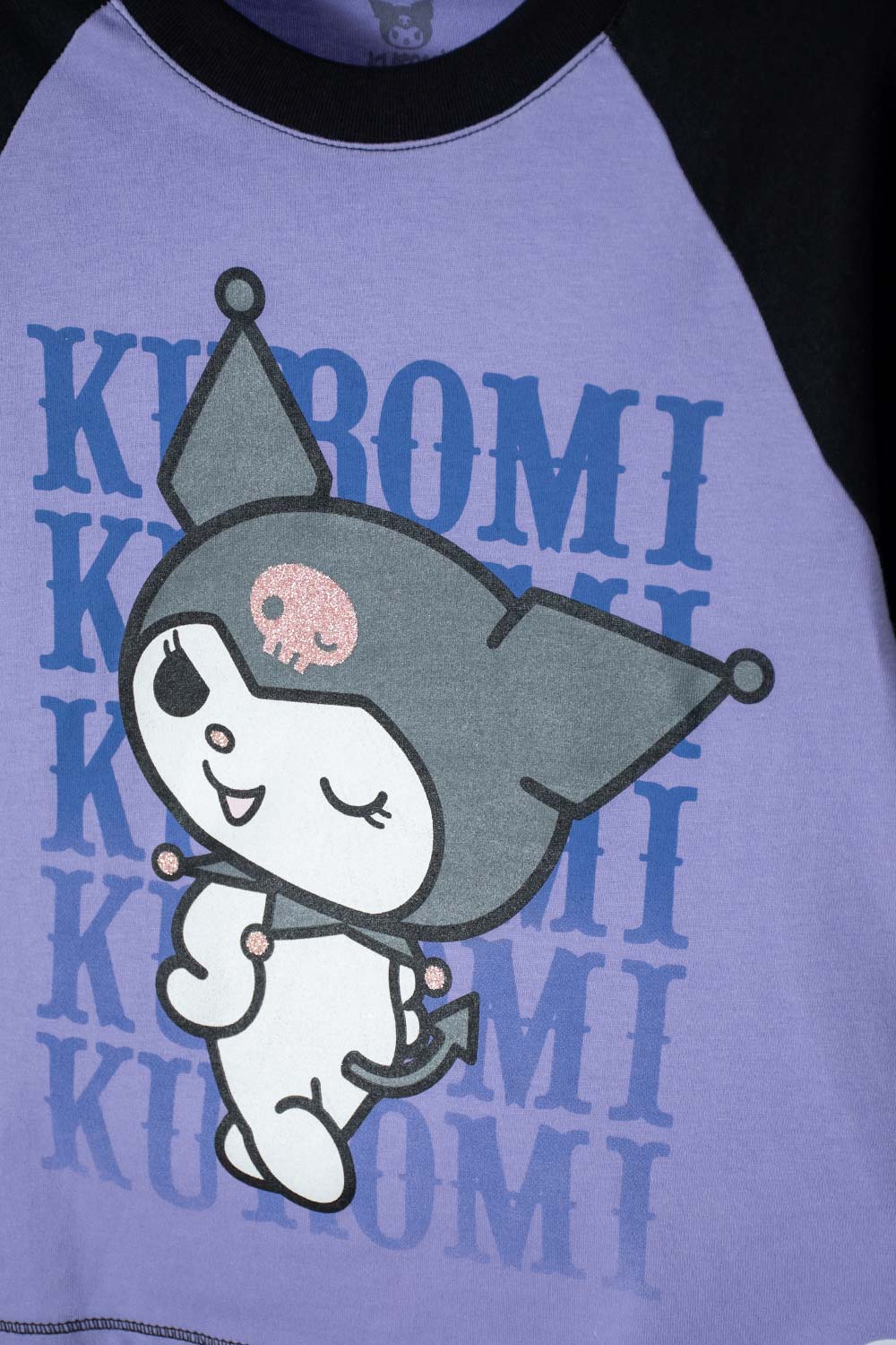 CAMISETA DE KUROMI LILA Y NEGRA ESTAMPADA EN FRENTE PARA NIÑA