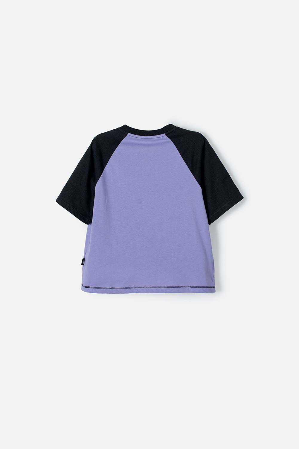 CAMISETA DE KUROMI LILA Y NEGRA ESTAMPADA EN FRENTE PARA NIÑA