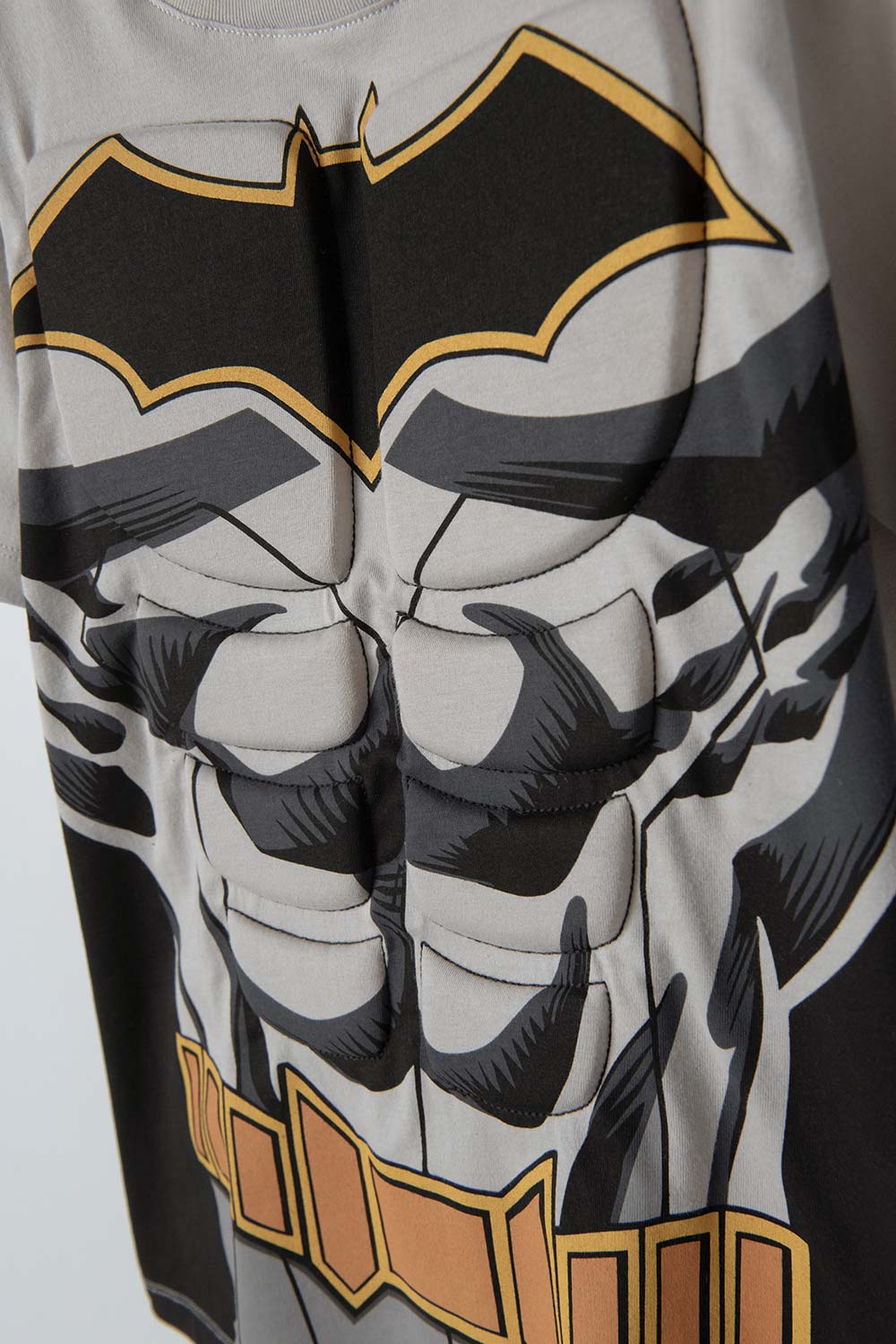 CAMISETA DE BATMAN GRIS CON CAPUCHA PARA NIÑO