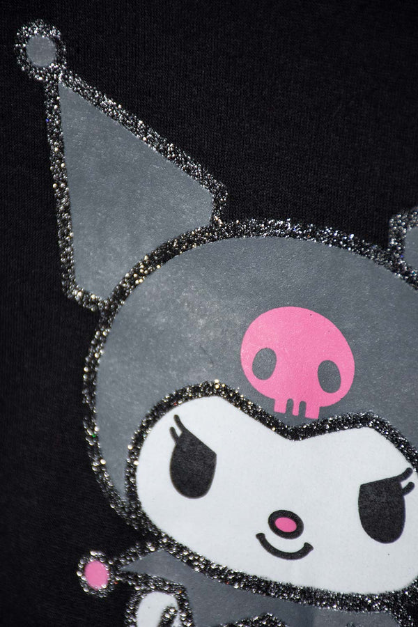 CAMISETA DE KUROMI CON CAPUCHA NEGRO PARA NIÑA.