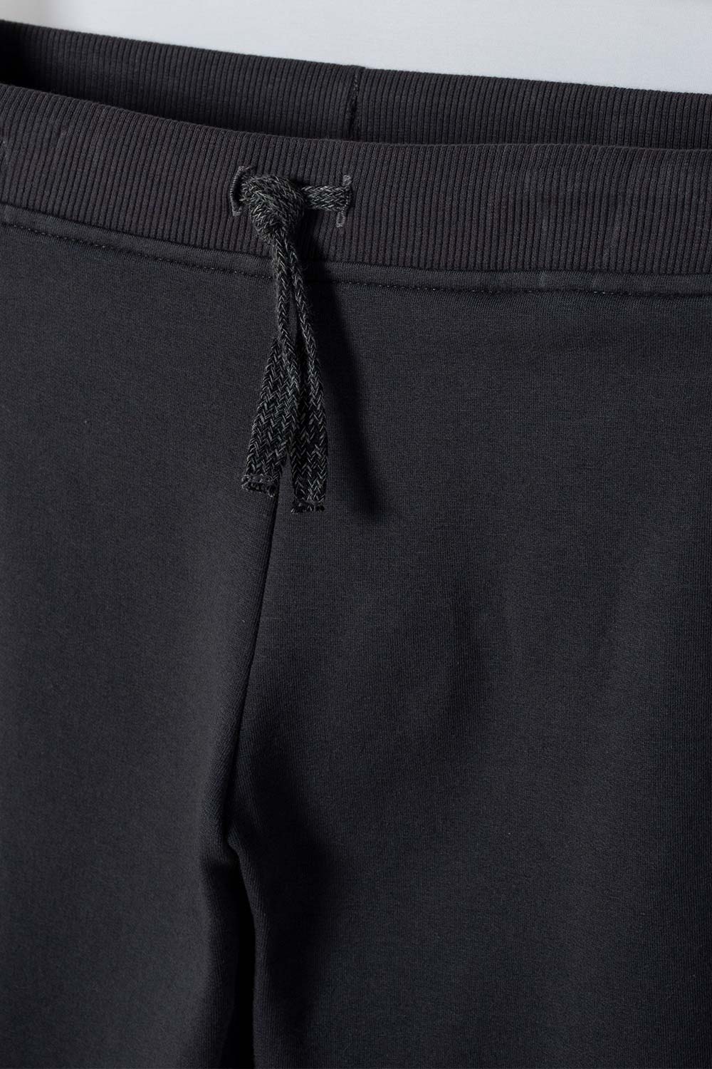 CONJUNTO DE HARRY POTTER PANTALÓN LARGO GRIS PARA NIÑO