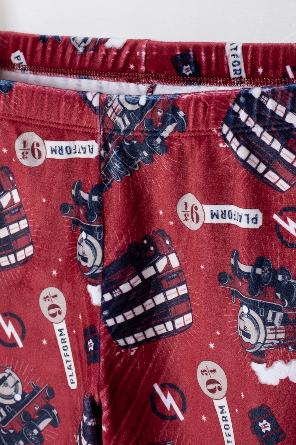 PIJAMA DE HARRY POTTER PANTALÓN LARGO MARFIL Y ROJO PARA NIÑO
