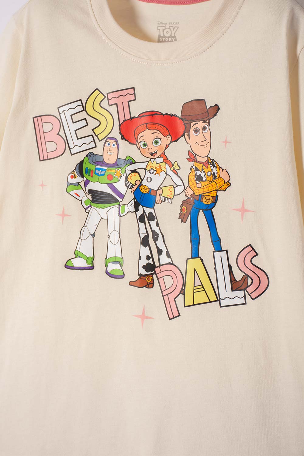 CONJUNTO DE TOY STORY CON SHORT ALMENDRA PARA NIÑA