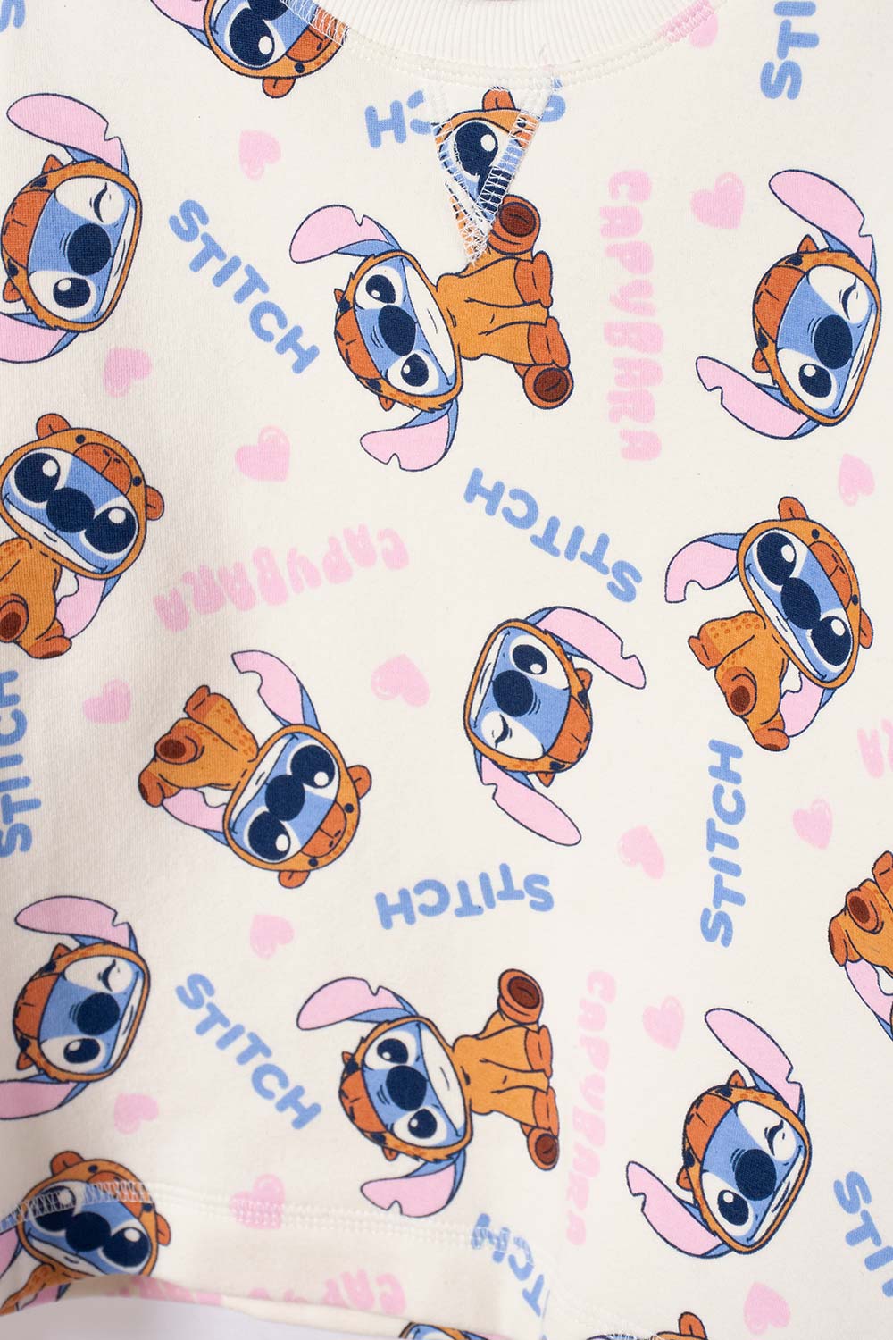 CONJUNTO DE STITCH Y CAPYBARA MARFIL PARA NIÑA