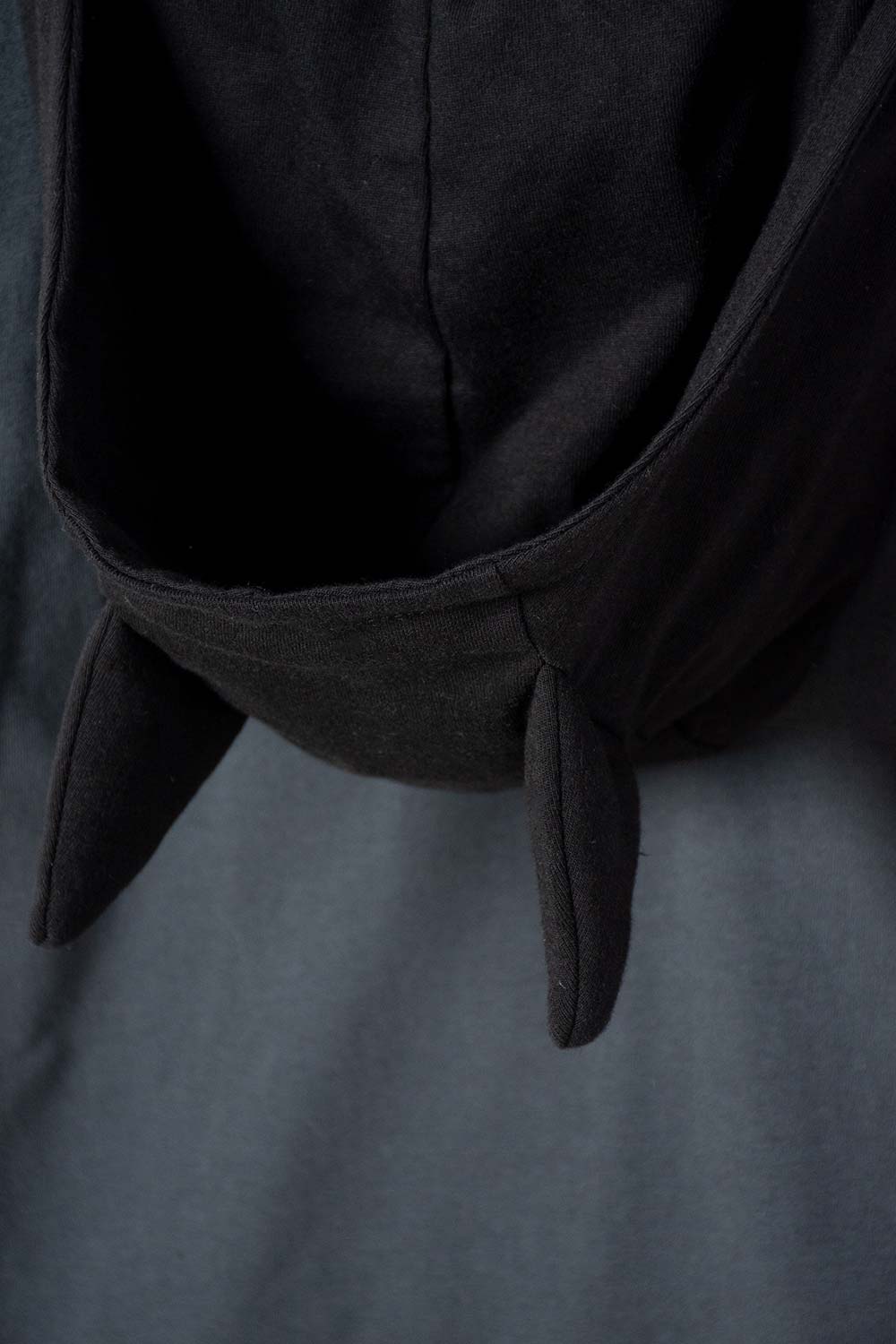 CAMISETA DE BATMAN MANGA LARGA GRIS Y NEGRO PARA NIÑO