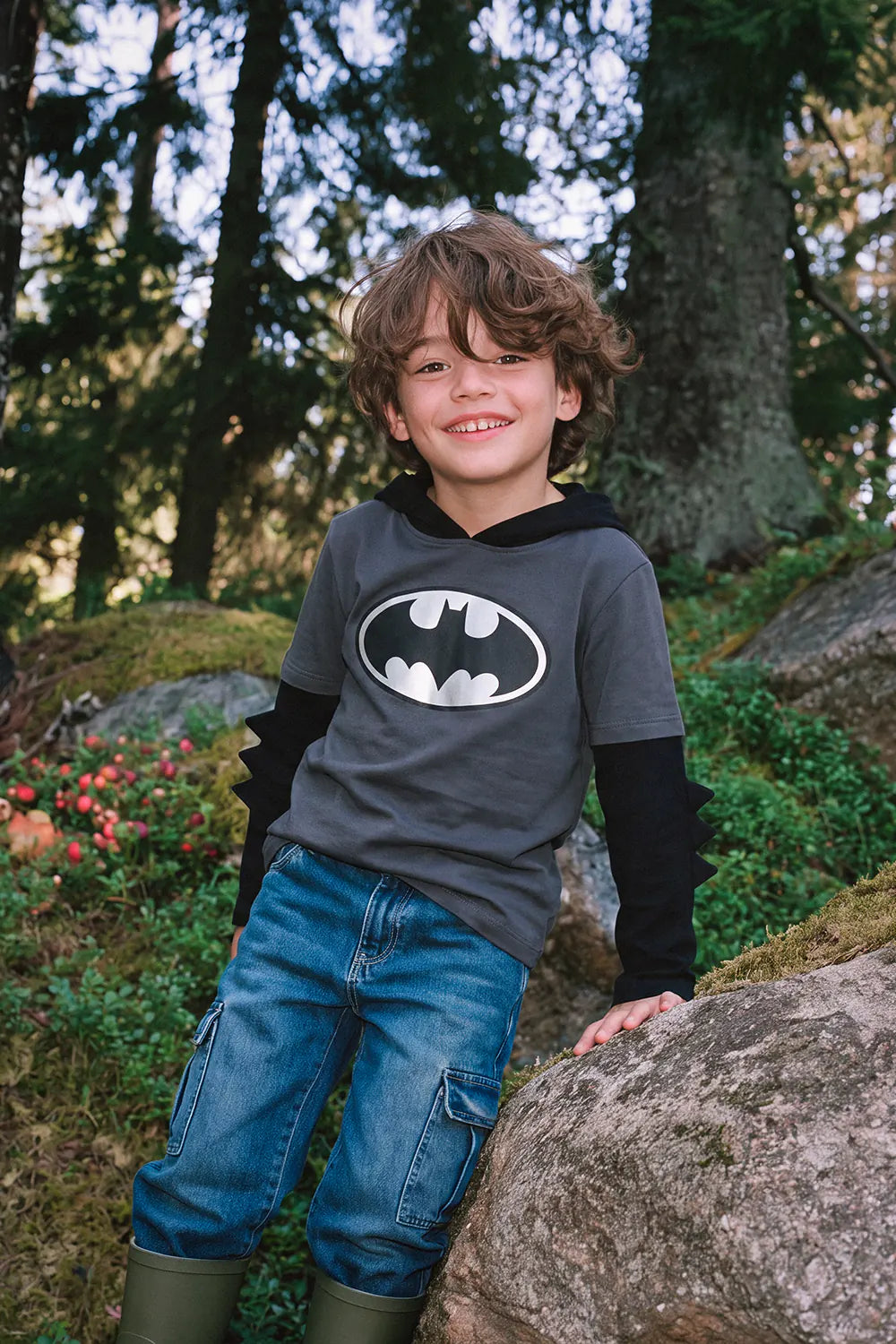 CAMISETA DE BATMAN MANGA LARGA GRIS Y NEGRO PARA NIÑO