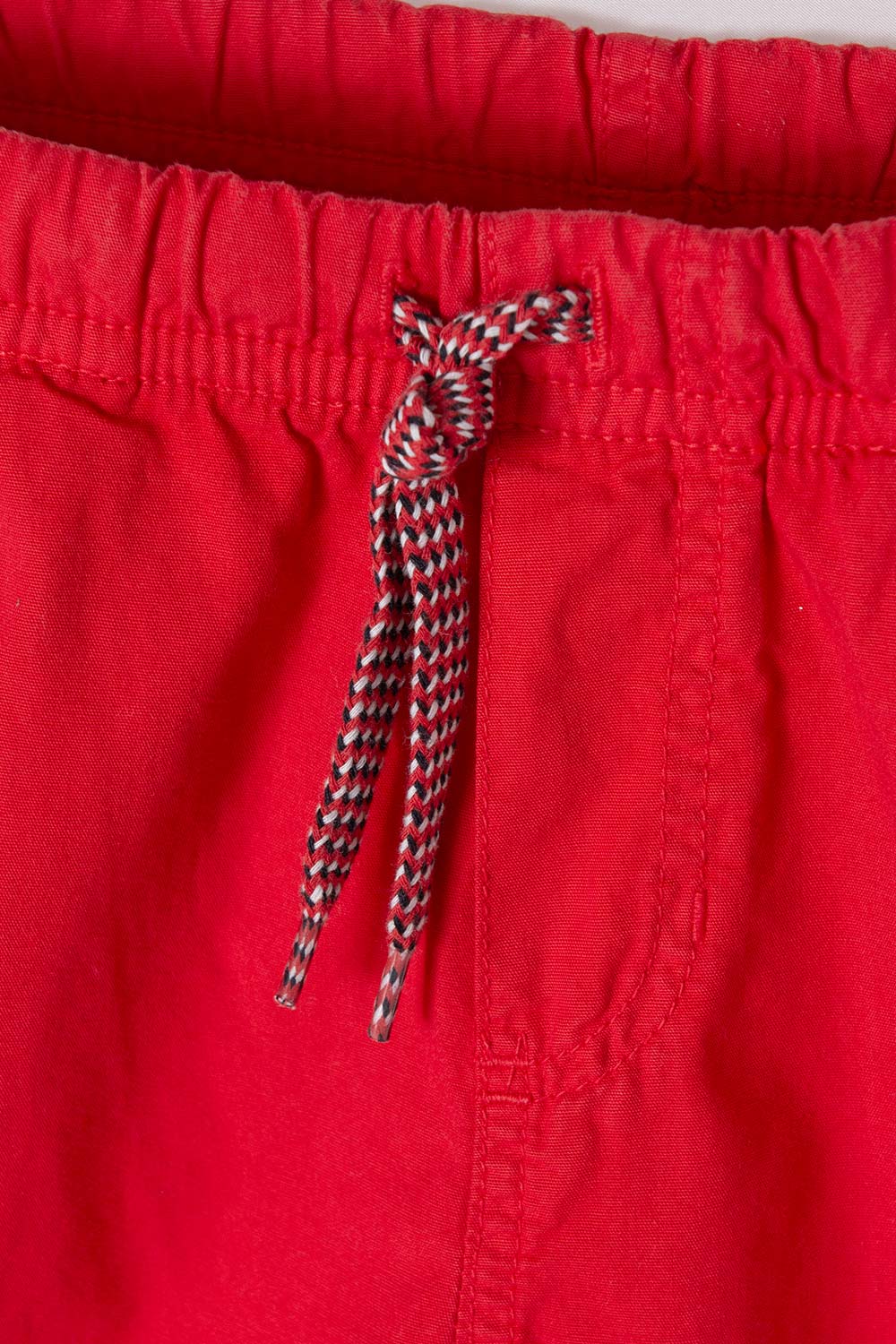 BERMUDA MIC CON CORDÓN AJUSTABLE ROJA PARA NIÑO