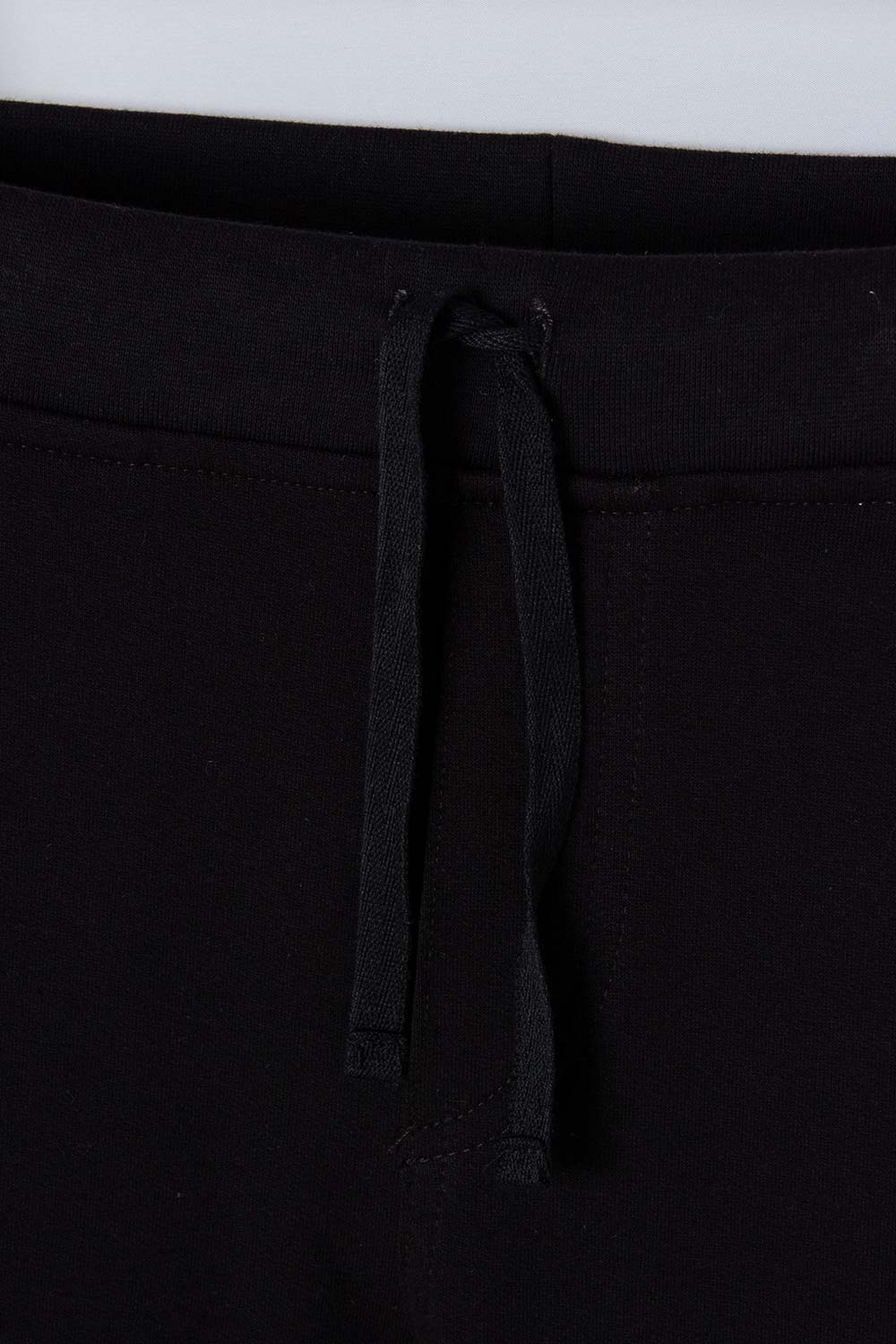 JOGGER DE MIC CON CORDÓN NEGRO PARA NIÑO
