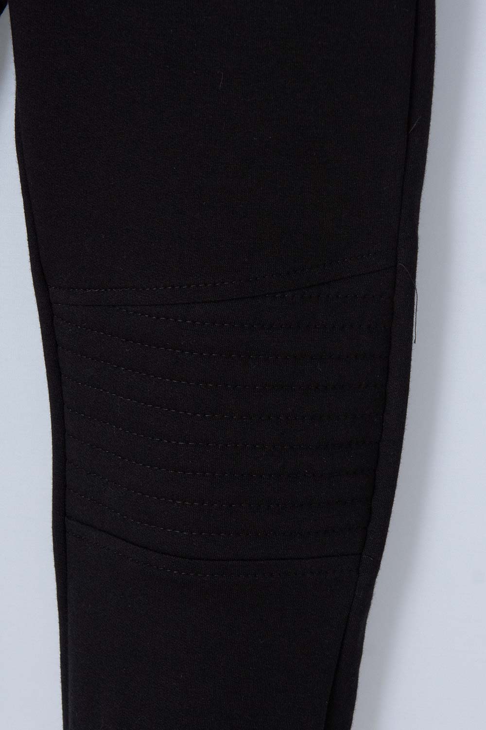 JOGGER DE MIC CON CORDÓN NEGRO PARA NIÑO