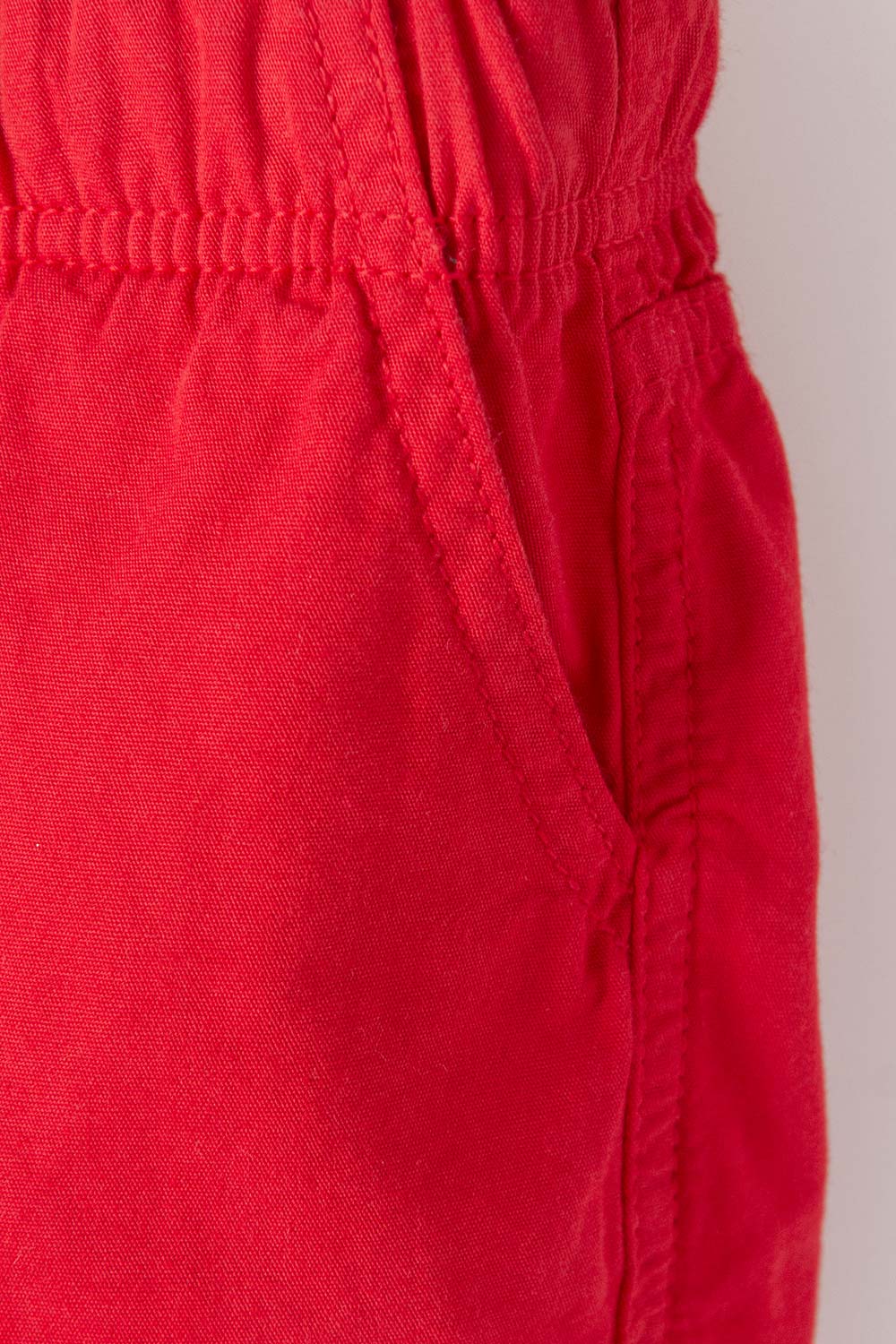 BERMUDA LITTLEMIC CON CORDÓN ROJA PARA  NIÑO