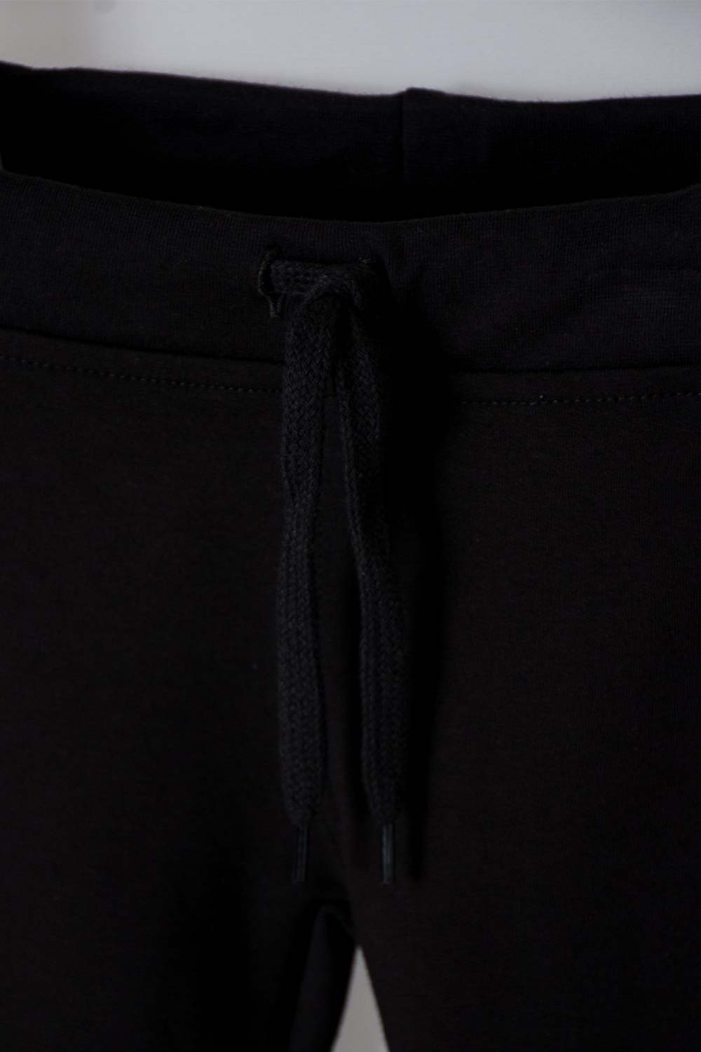 JOGGER DE LITTLEMIC CON CORDÓN NEGRO PARA NIÑO 2T A 5T