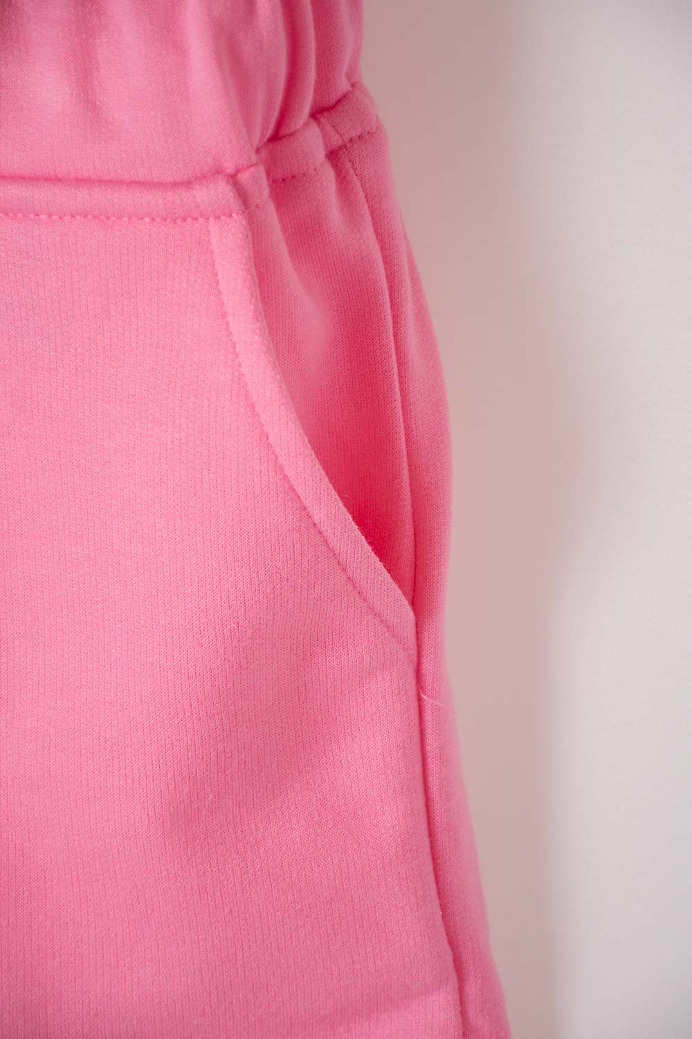 SHORT DE MIC CON CORDÓN ROSADO PARA NIÑA
