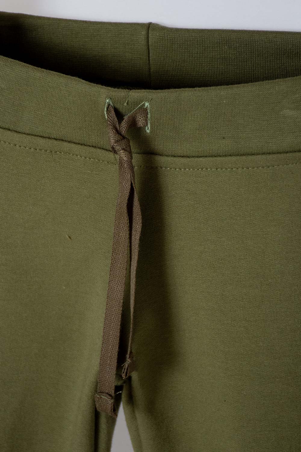 CONJUNTO PARA NIÑO, DE PANTALÓN LARGO GRIS/VERDE DE LITTLEMIC