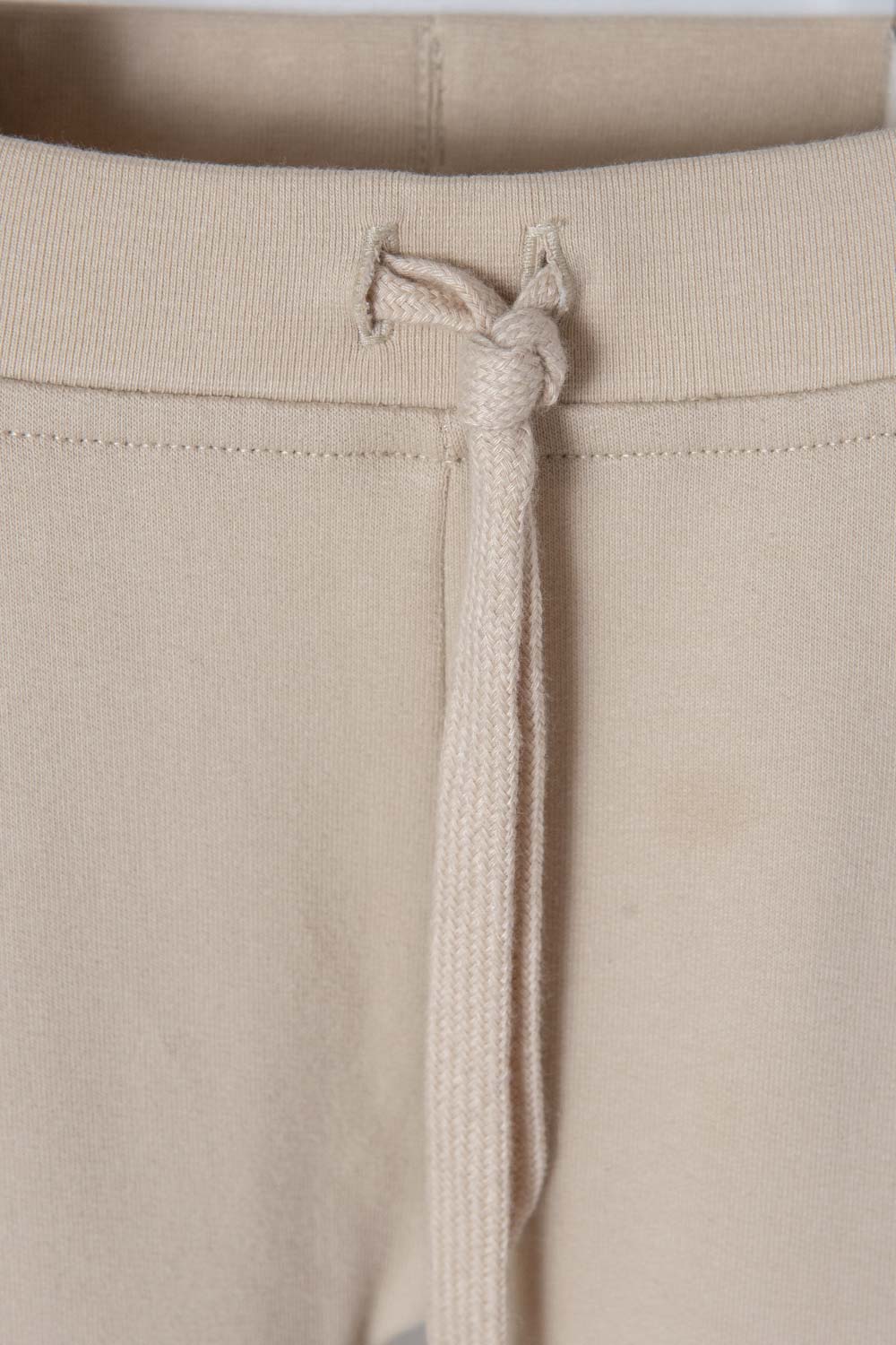 JOGGER DE LITTLEMIC CON CORDÓN CAQUI PARA BEBÉ NIÑO