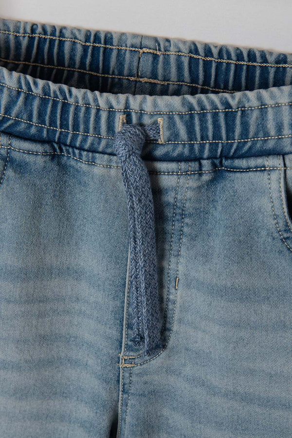 JOGGER DE MIC CON CORDÓN AZUL CLARO PARA NIÑO