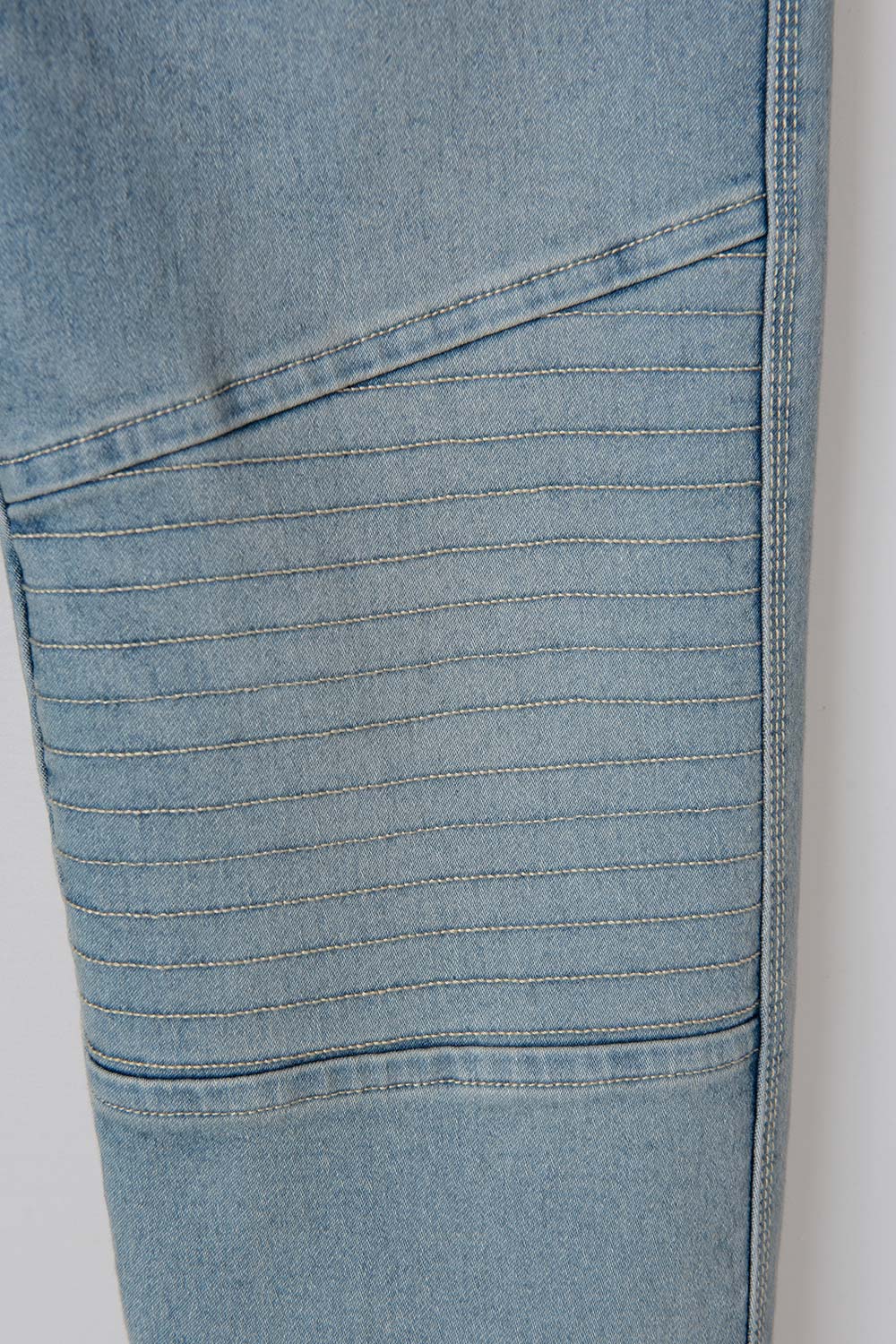 JOGGER DE MIC CON CORDÓN AZUL CLARO PARA NIÑO