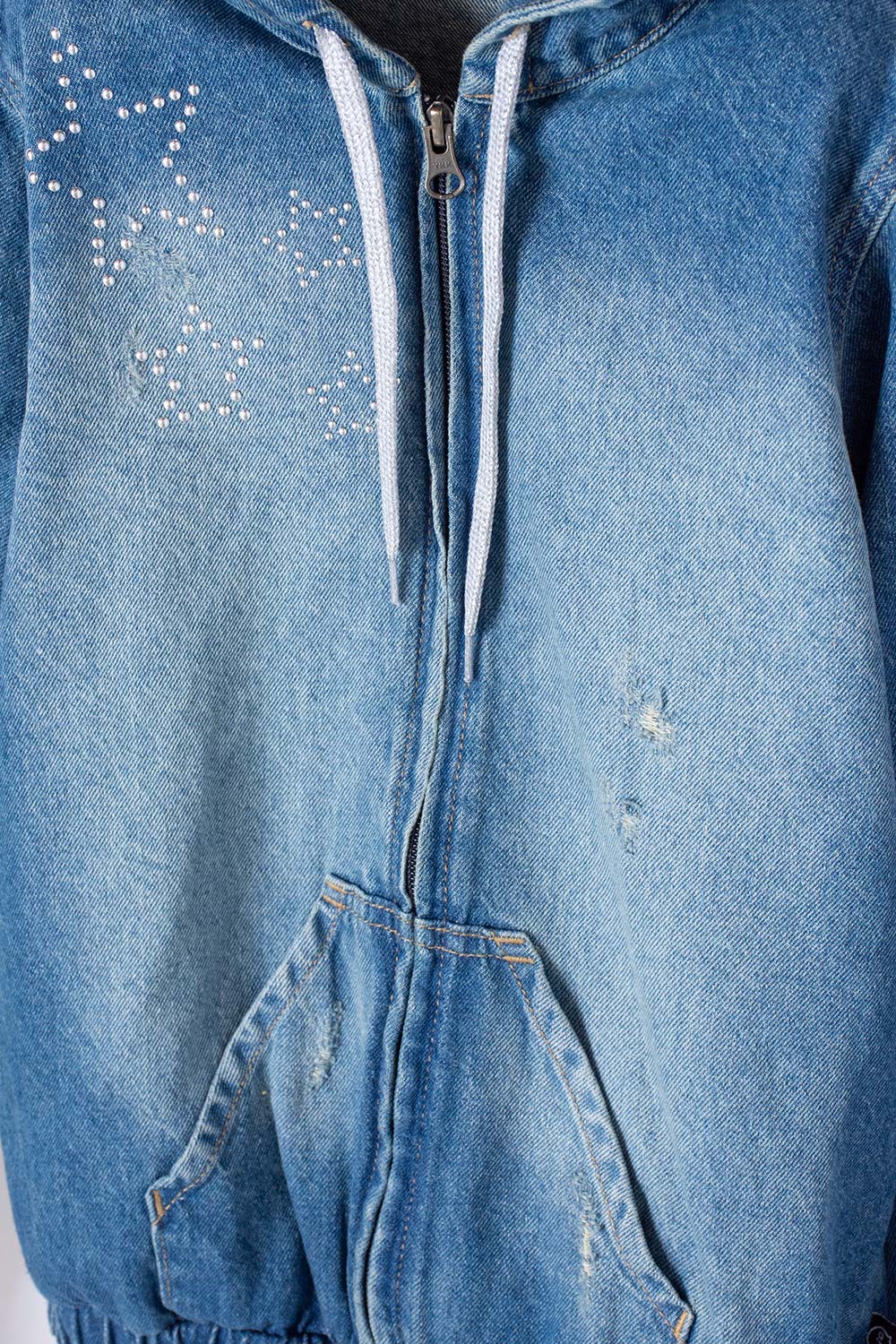 CHAQUETA MIC EN DENIM AZUL MEDIO CON APLIQUES DE ESTRELLAS PARA NIÑA