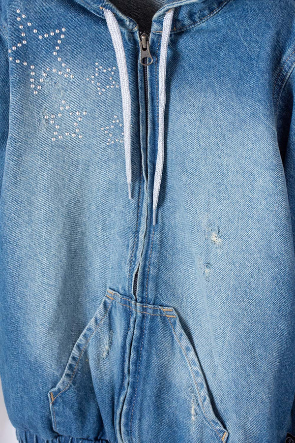 CHAQUETA MIC EN DENIM AZUL MEDIO CON APLIQUES DE ESTRELLAS PARA NIÑA