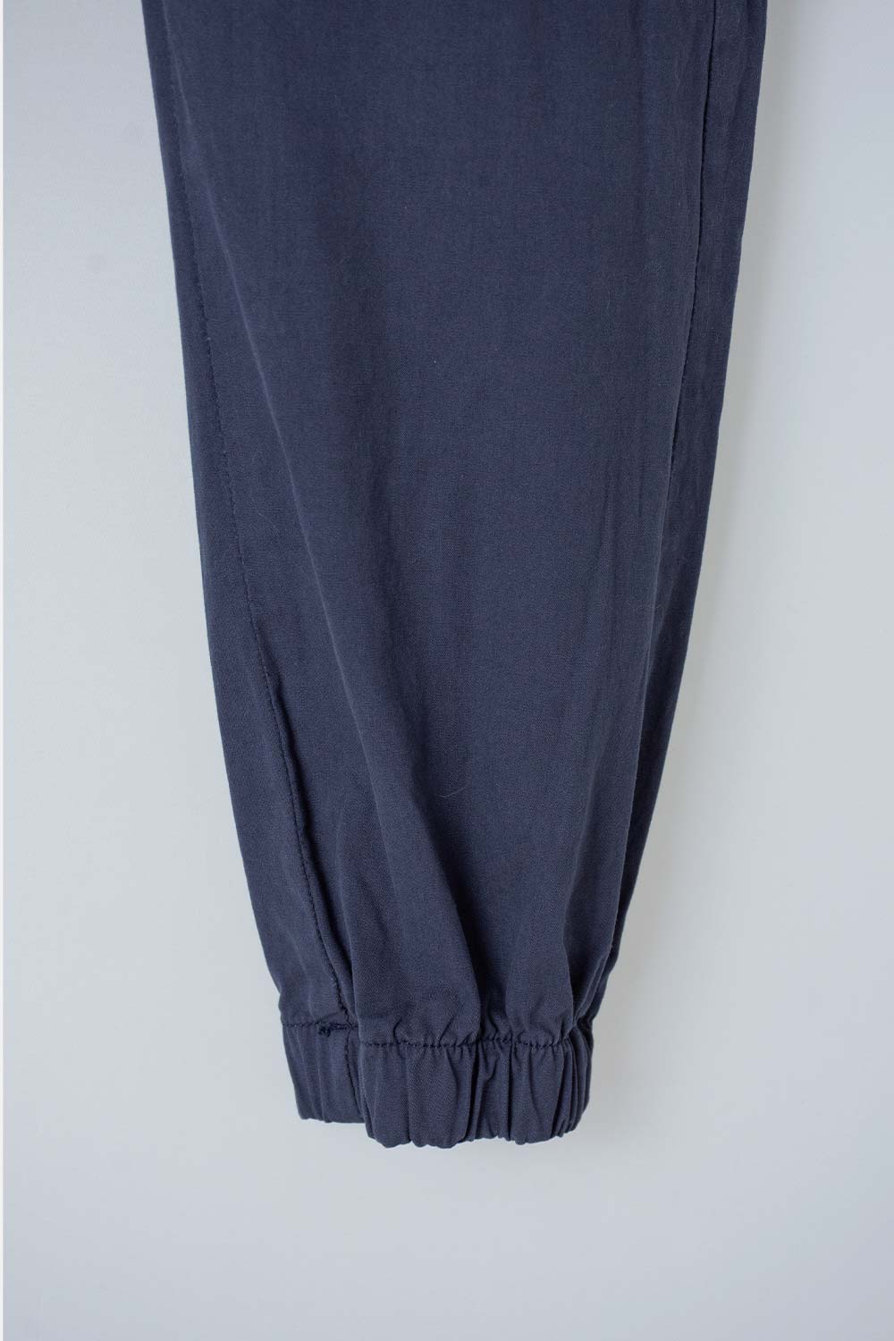 JOGGER DE MIC CON CORDÓN AZUL PARA NIÑO