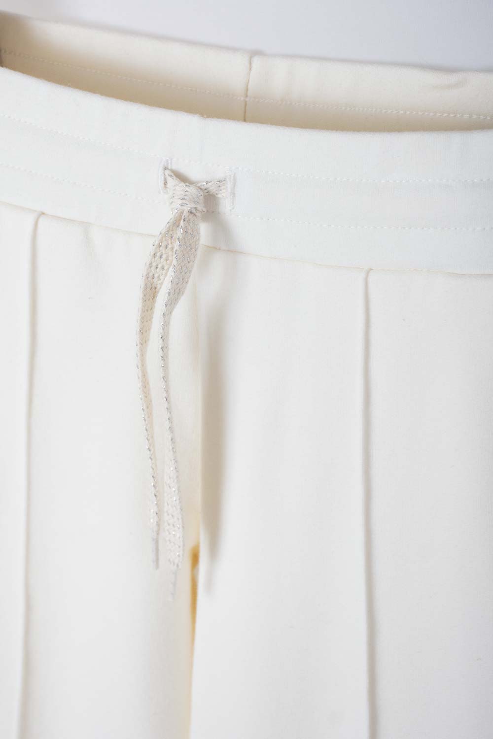JOGGER MIC CON CORDÓN MARFIL PARA NIÑA
