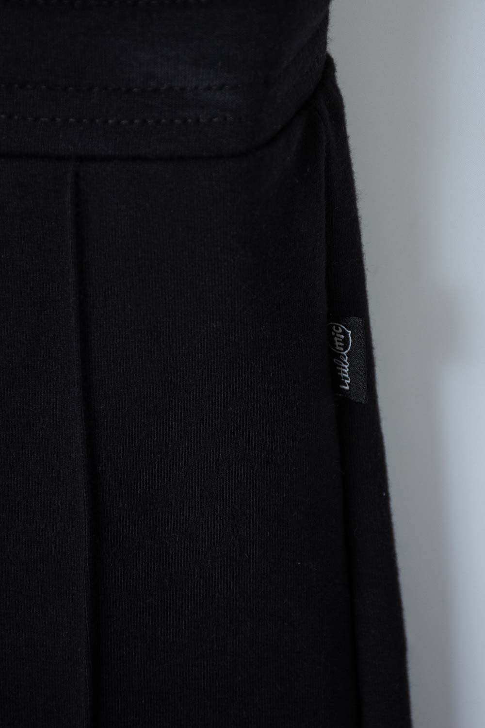 JOGGER DE LITTLEMIC CON CORDÓN NEGRO PARA NIÑA 2T A 5T