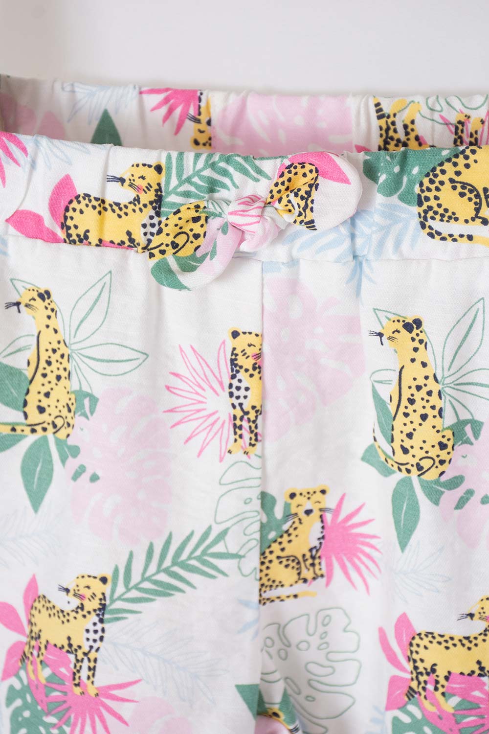 SHORT DE LITTLEMIC MULTICOLOR CON ELÁSTICO EN CINTURA PARA NIÑA 2T A 5T
