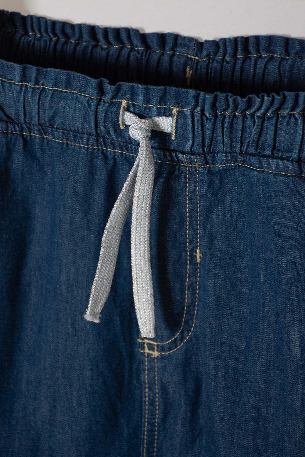 JOGGER DE MIC CON CORDÓN AZUL PARA NIÑA