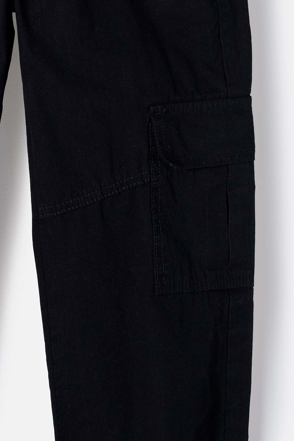 JOGGER DE MIC CON CORDÓN NEGRO PARA NIÑO