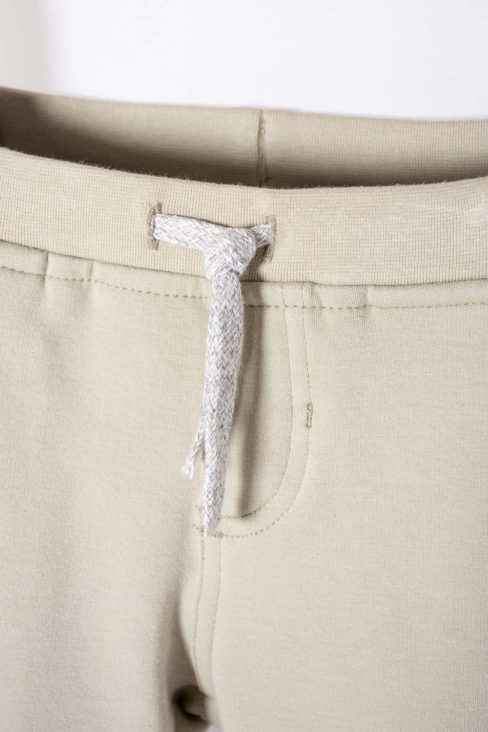 JOGGER LITTLEMIC CON CORDÓN CAFÉ PARA NIÑO 2T A 5T