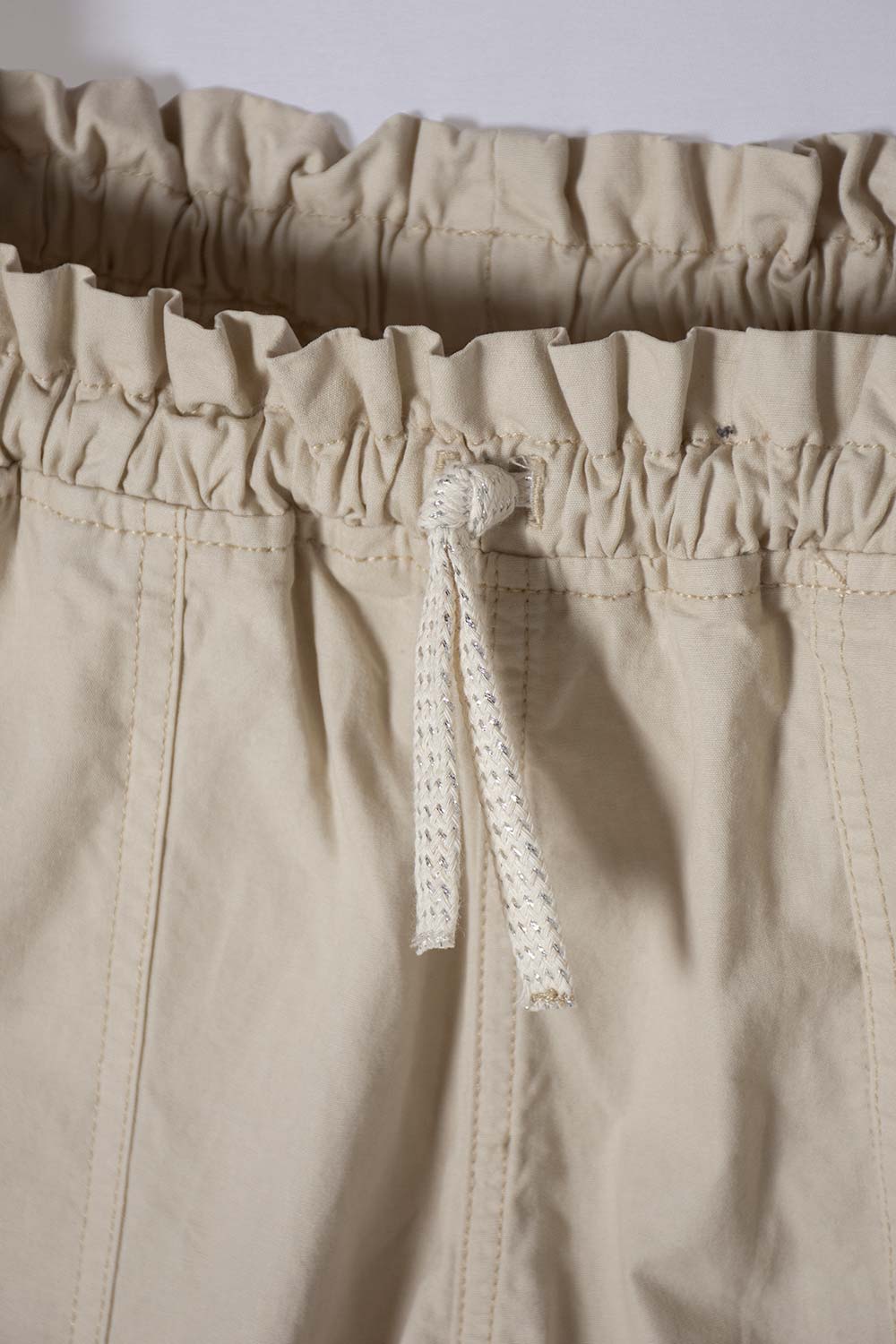 SHORT DE MIC CON CORDÓN CAQUI PARA NIÑA