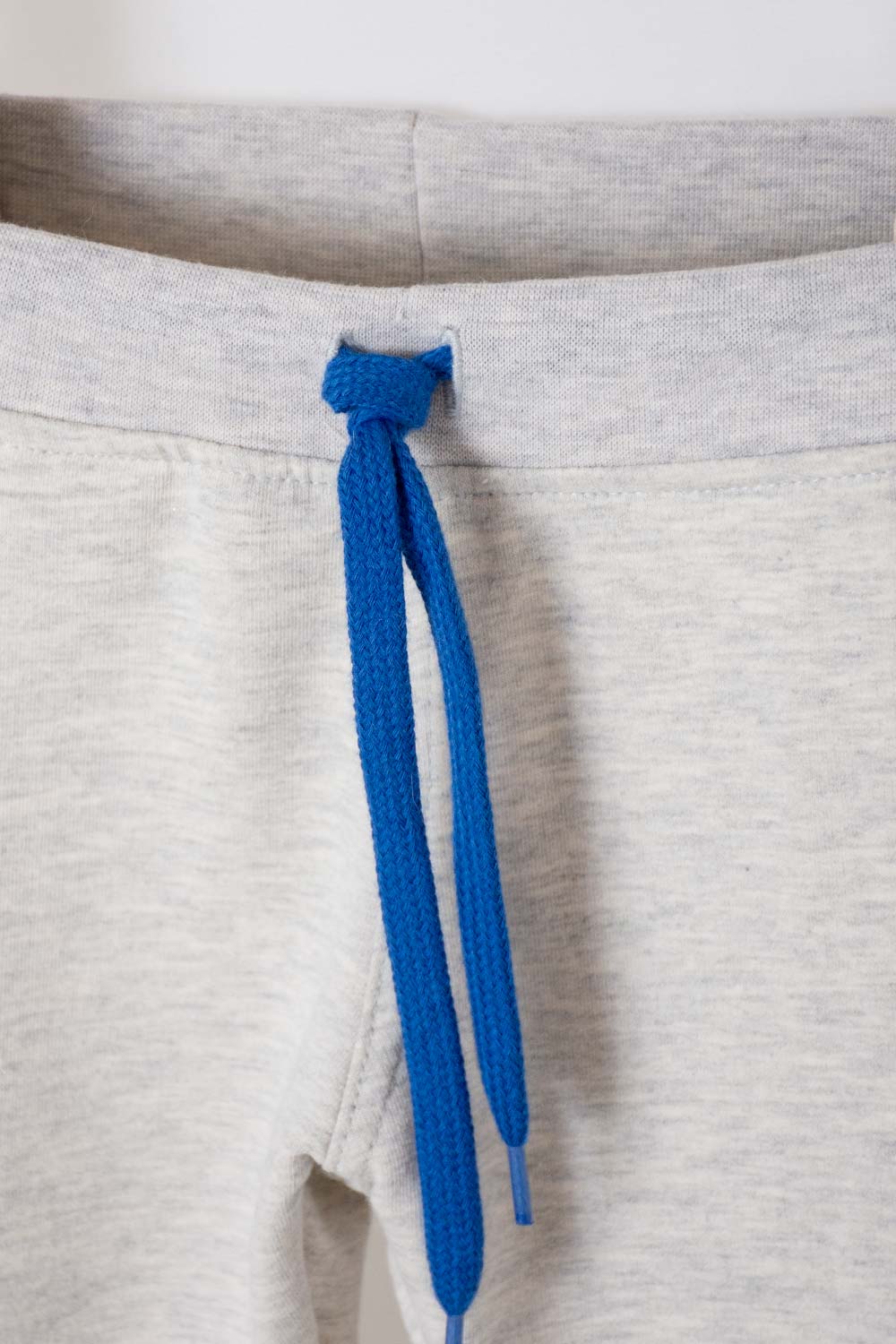CONJUNTO DE MICKEY MOUSE AZUL Y GRIS DE PANTALÓN LARGO PARA NIÑO 2T A 5T