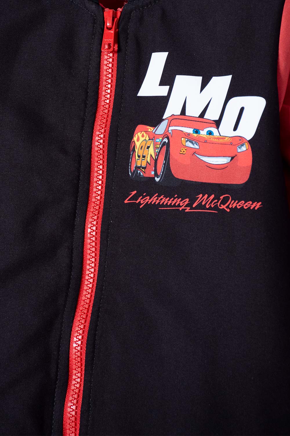 CHAQUETA DE CARS CON CIERRE NEGRO Y ROJO PARA NIÑO 2T A 6T