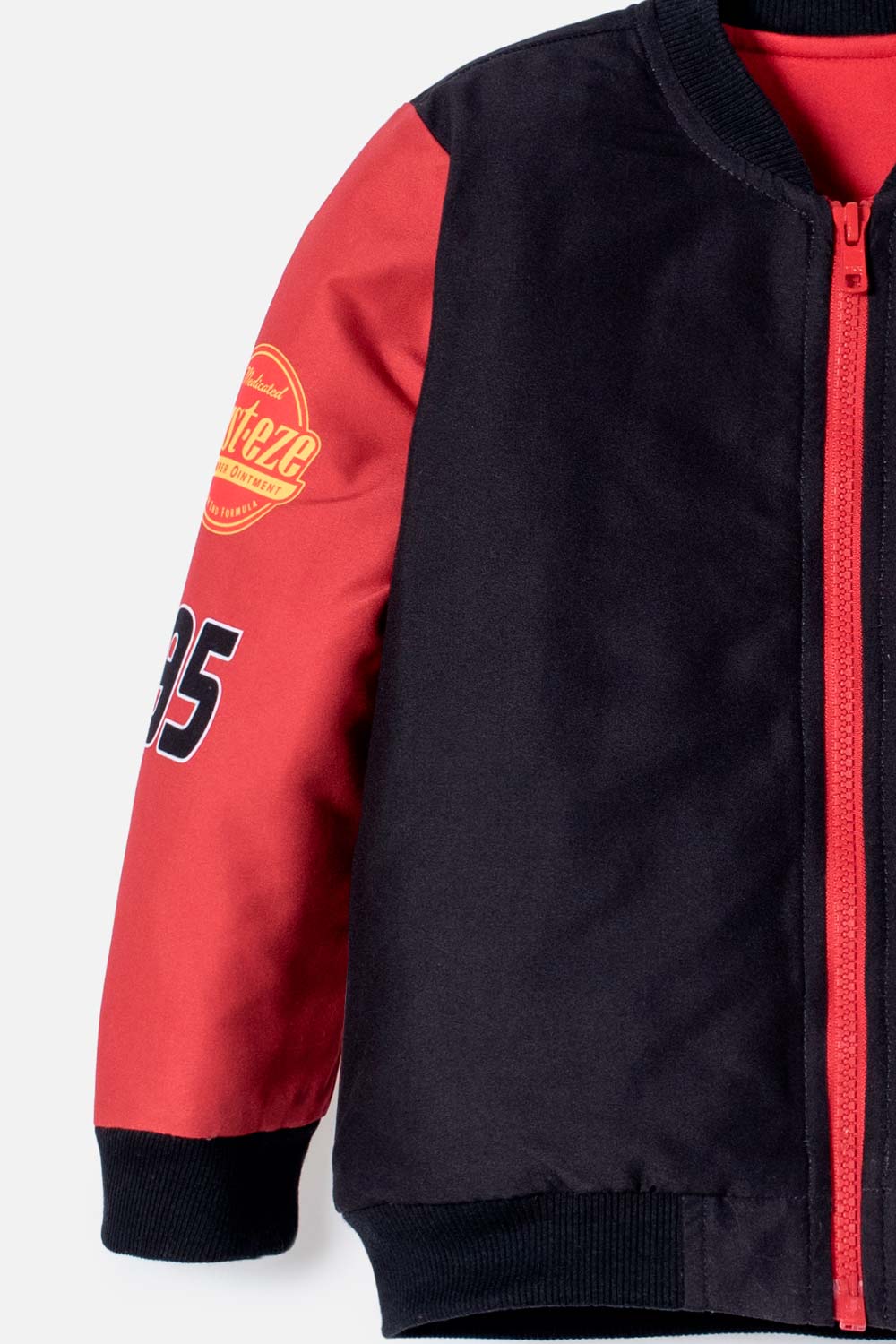 CHAQUETA DE CARS CON CIERRE NEGRO Y ROJO PARA NIÑO 2T A 6T