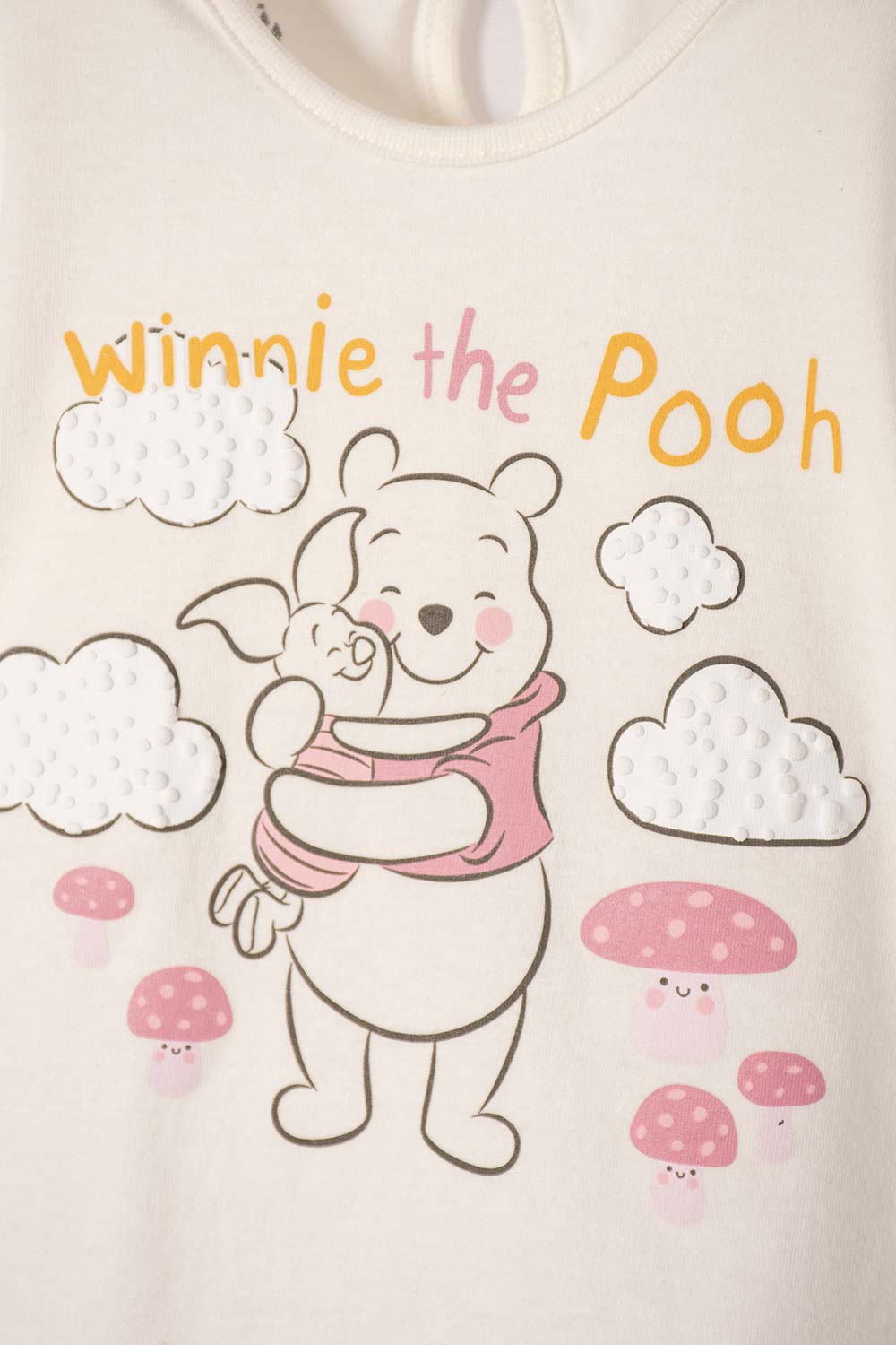 CONJUNTO DE WINNIE THE POOH MARFIL