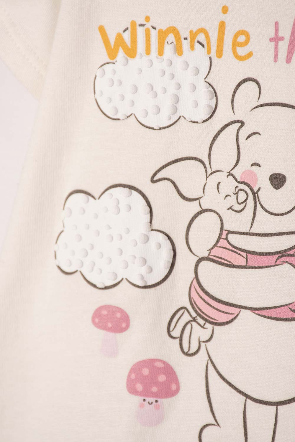 CONJUNTO DE WINNIE THE POOH MARFIL