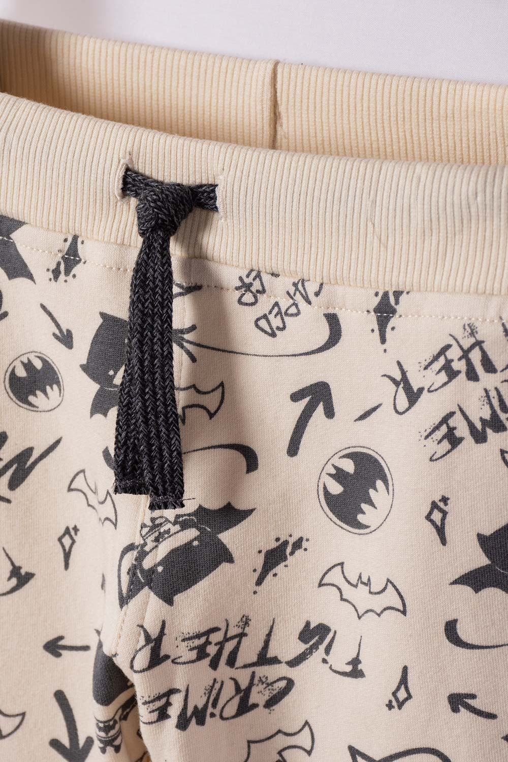 CONJUNTO DE BATMAN PANTALÓN LARGO MARFIL Y NEGRO PARA NIÑO 2T A 6T