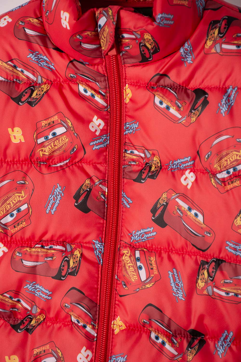 CHAQUETA DE CARS CON CIERRE FRONTAL ROJO PARA NIÑO 2T A 6T