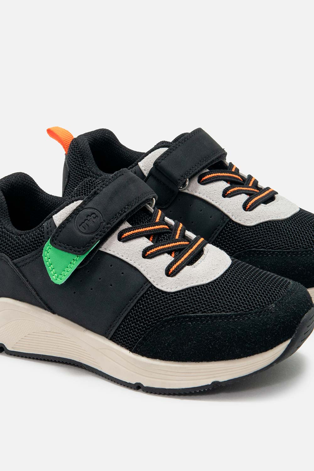 TENIS DE MIC NEGRO Y BLANCO PARA NIÑO