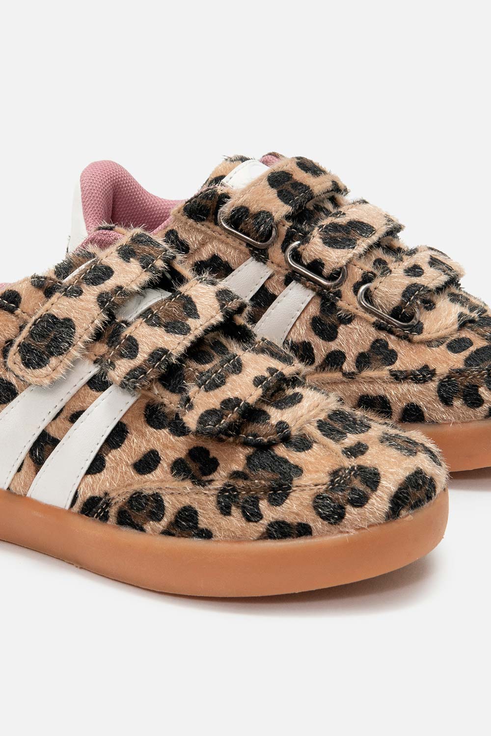 TENIS DE MIC CAFES CON CORREA AJUSTABLE PARA NIÑA