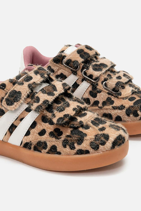 TENIS DE MIC CAFES CON CORREA AJUSTABLE PARA NIÑA